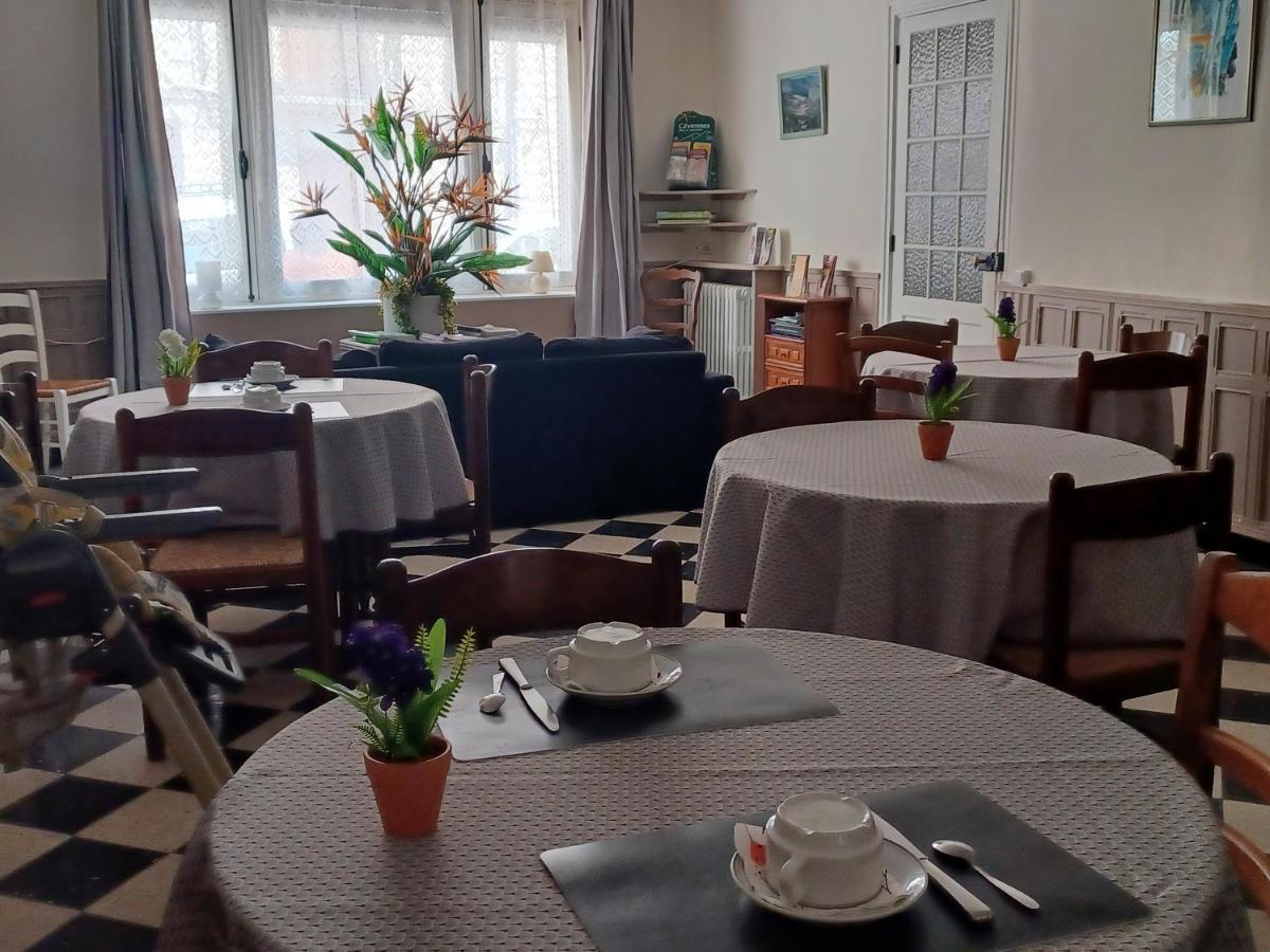 Les Glycines Bed & Breakfast Льо Виган Екстериор снимка