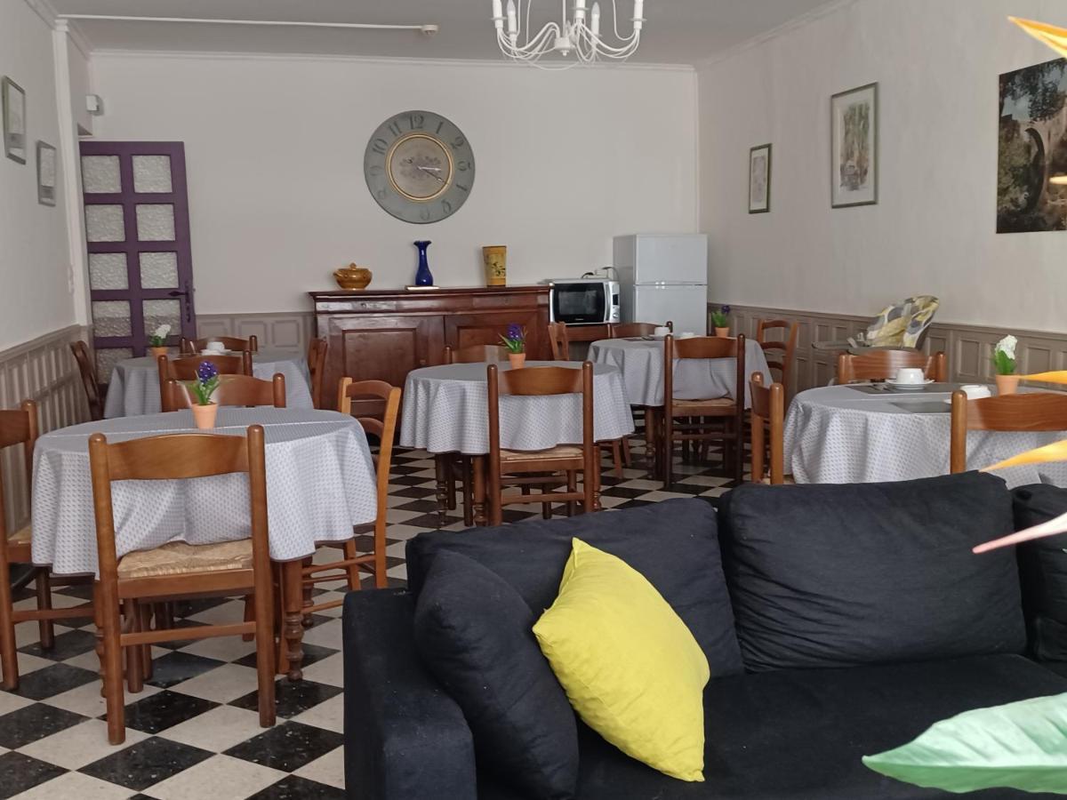 Les Glycines Bed & Breakfast Льо Виган Екстериор снимка