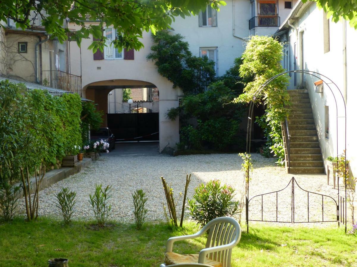 Les Glycines Bed & Breakfast Льо Виган Екстериор снимка